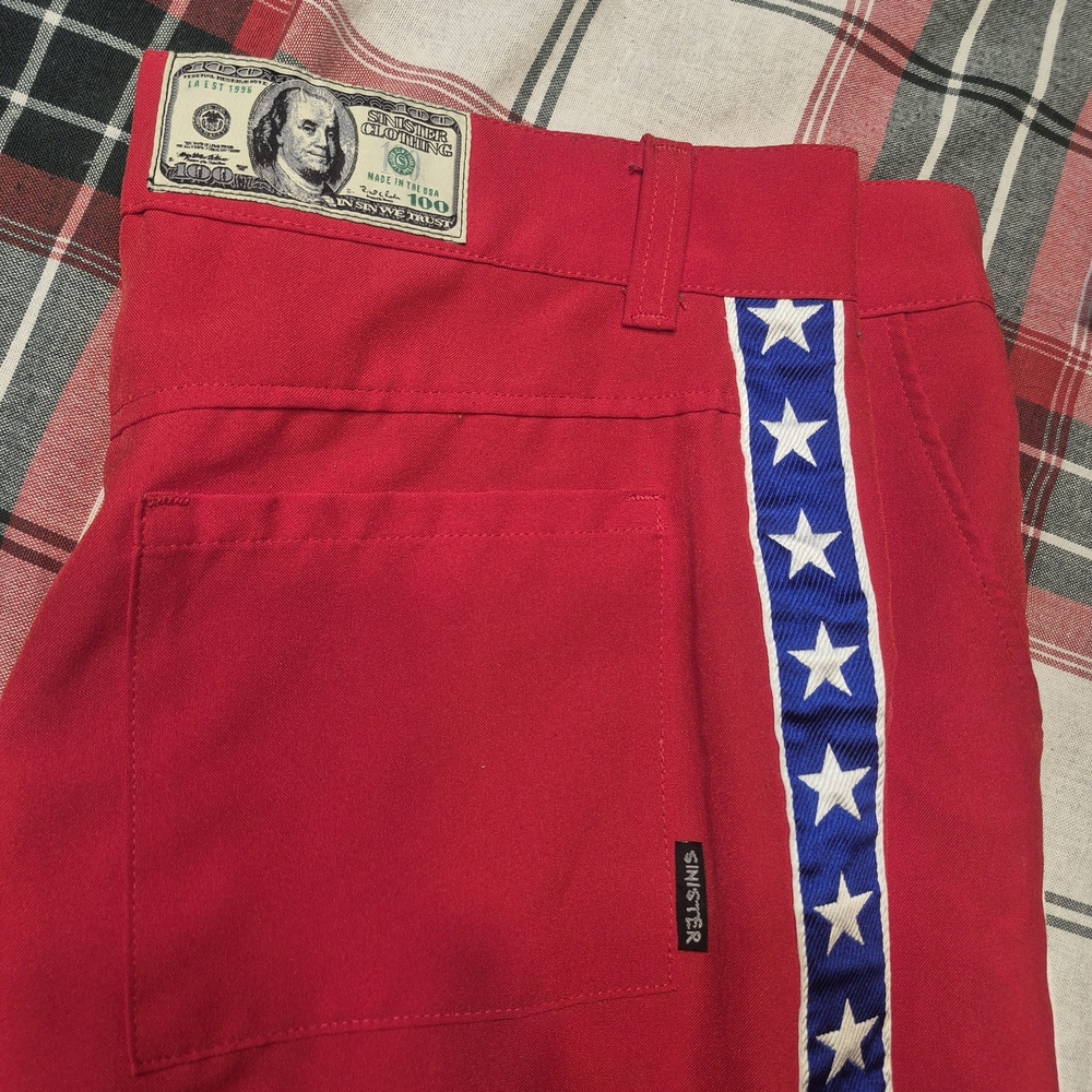Red Star-Patterned Mens Shorts - Picture 2 of 4
